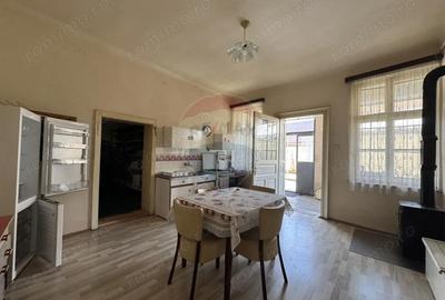 Casă cu 3 camere cu Teren 730 Mp în Central - 9