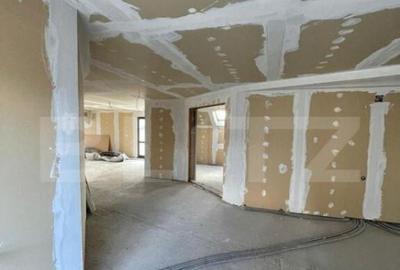 Apartament cu 5 camere decomandat în Central