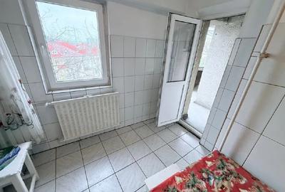Apartament cu 2 camere decomandat, mobilat în Drumul Sării - 6