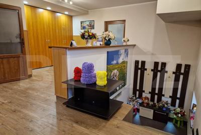 Casa deosebita individuala cu spatiu comercial ,se vand imp - 15