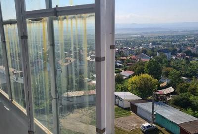 Apartament cu 3 camere decomandat în Buhuși - 2