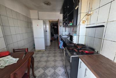 Apartament cu 3 camere decomandat în Costin Georgian - 13
