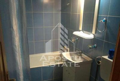 Apartament cu 3 camere semidecomandat în Lipovei