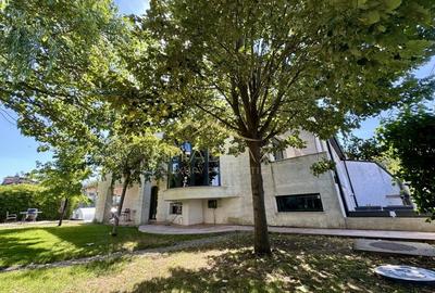 Vila cu 5 camere *344mp* + 800mp Teren // Zona Bucurestii Noi - 1