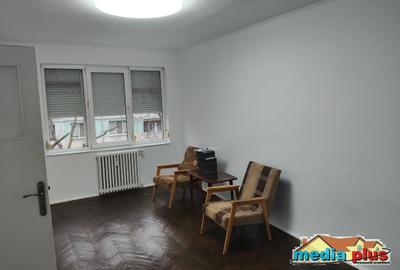 Apartament cu 3 camere semidecomandat în Central