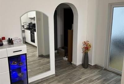 Apartament 3 camere renovat intrare Racadau - 5