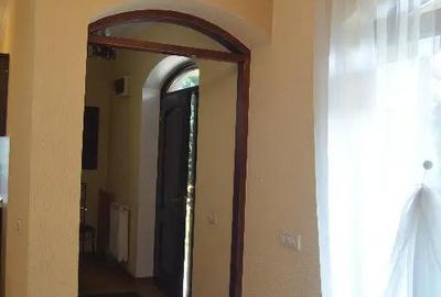 Casă cu 10 camere cu Teren 580 Mp în Poiana Țapului - 11