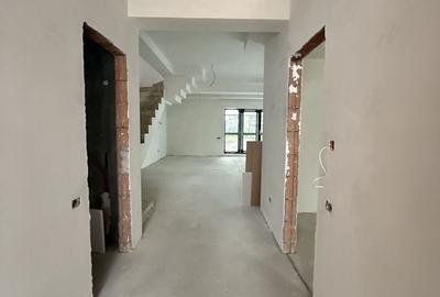 Duplex cu 4 camere cu Canalizare în Titan - 10