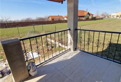 Casă cu 3 camere cu Teren 350 Mp în Borș - 13