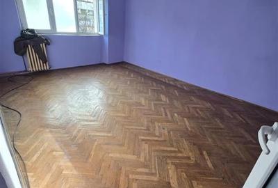 Dacia - la bulevard 2 camere decomandat, etaj intermediar, liber - 9