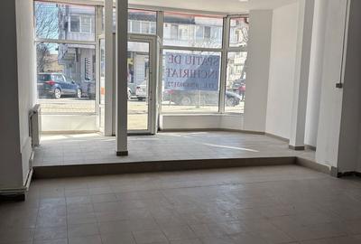 Spațiu comercial, de 75 mp, în Central - 3