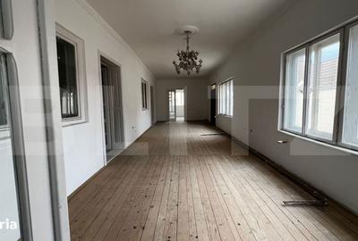 Casă cu 6 camere cu Teren 644 Mp în Central
