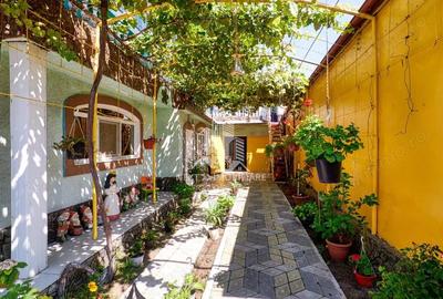 Casă cu 6 camere cu Teren 332 Mp în Agigea - 2