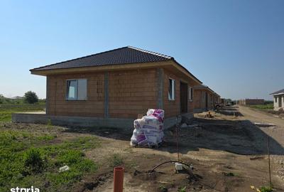 Casă cu 4 camere cu Teren 1200 Mp în Păulești - 5