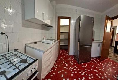 Apartament cu 3 camere, mobilat în 1 Mai - 8