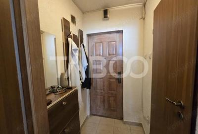 Garsoniera decomandata etaj intermediar 1 zona Vasile Aaron - 2