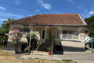 Casă cu 2 camere cu Teren 2071 Mp în Central - 2