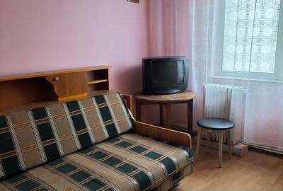 Apartament cu 3 camere semidecomandat, mobilat în Dacia