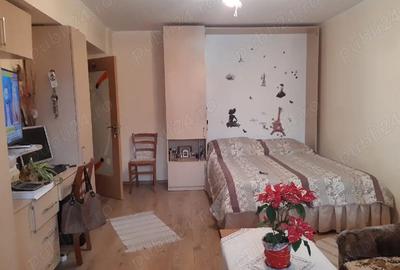 Ofer pentru inchiriere garsoniera in Ploiesti, zona 9 Mai, str Mara?e?ti - 8