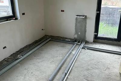 Casă cu 4 camere cu Teren 350 Mp în 1 Decembrie - 2