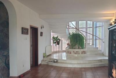 Casă cu 7 camere cu Teren 4000 Mp în Izvorani - 8