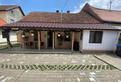 Casa cu 2 camere, 95 mp, in zona centrala - 1