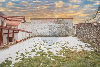 Casă cu 10 camere cu Teren 411 Mp în Schei - 36