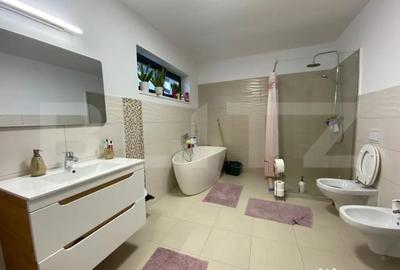 Casă cu 7 camere cu Teren 3500 Mp în Mociu - 3