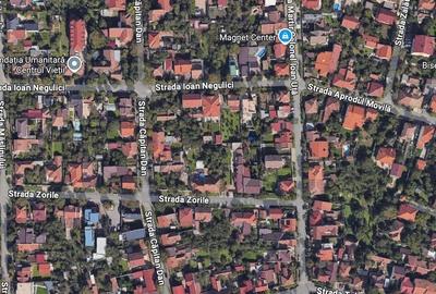 Casa din caramida pe colt cu doua fronturi stradale