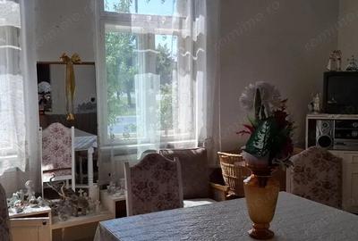 CASA BOIEREASCA pe colt in Nadlac, Independentei colt cu M. Eminescu - 13