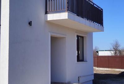 Casă cu 4 camere cu Teren 477 Mp în Central - 2