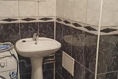 Apartament cu 3 camere semidecomandat în Tei - 1