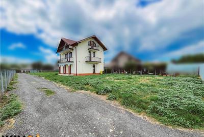 Casă cu 5 camere cu Teren 1000 Mp în Central