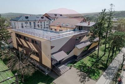 Spațiu comercial, de 1,460 mp, în Central - 13