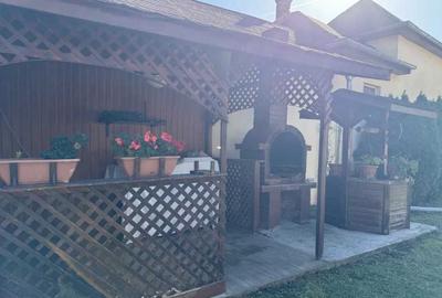 Casă cu 4 camere în Central