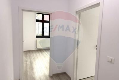 Spațiu comercial, de 100 mp, în P-ța Victoriei - 17