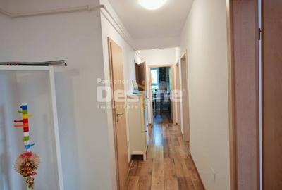 Apartament cu 3 camere decomandat în Tractorul - 3