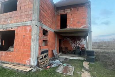 Casă cu 7 camere cu Canalizare în Bariera Vâlcii