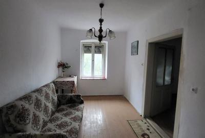 Casă cu 3 camere în Vinerea - 7