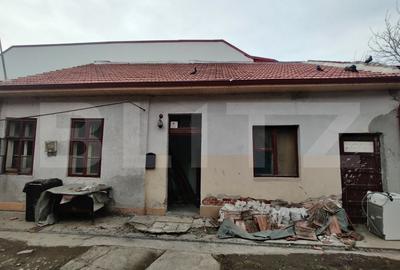 Investitie-Casa renovabila, 2 camere, 39 mp, teren 82 mp, zona centrala