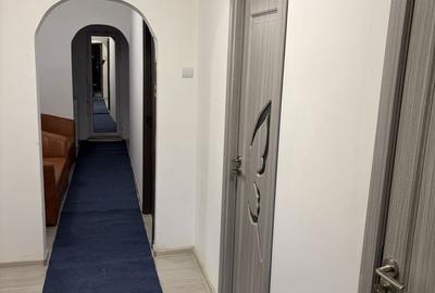 Apartament cu 3 camere decomandat în Berceni