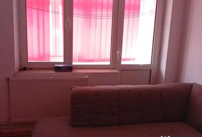 Apartament cu 4 camere semidecomandat în Central
