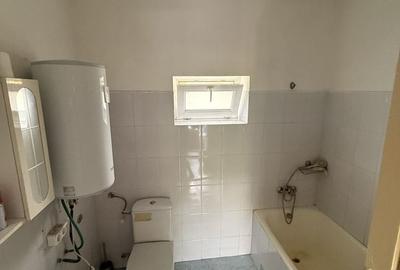 Casă cu 3 camere în Pârșcoveni