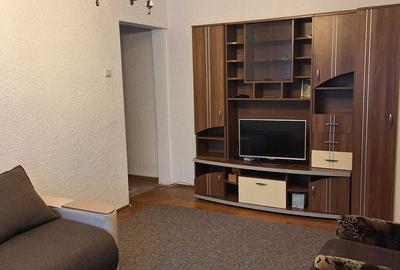 Apartament cu 3 camere semidecomandat în Central