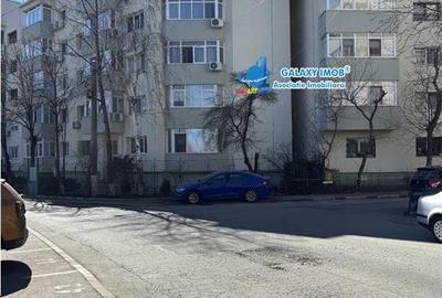 Apartament cu 3 camere decomandat în Baicului