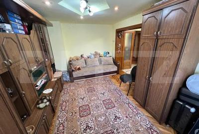 Apartament cu 3 camere decomandat, mobilat în Central