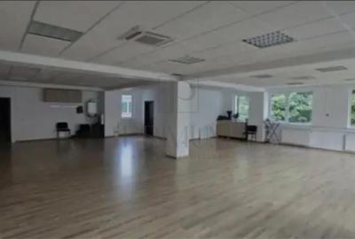 Spațiu comercial situat ?ntr-o zonă cu trafic intens, ideal pentru div - 5