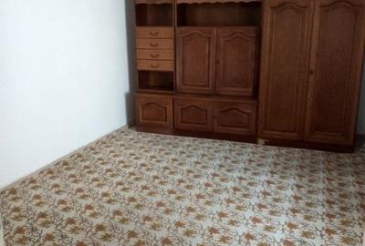 Casa caramida, cu curte, zona centru