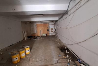 Spațiu comercial, de 240 mp, în Central - 3