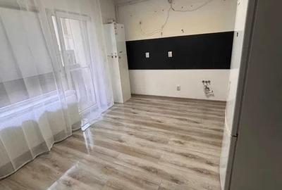 Apartament cu 3 camere semidecomandat, mobilat în Florești - 1